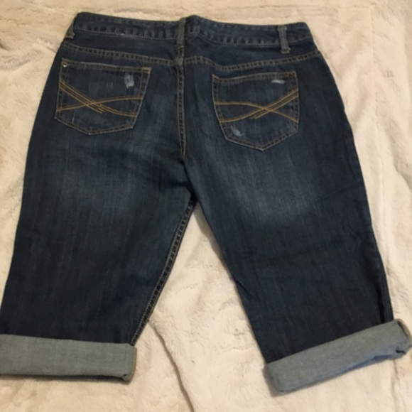 Aeropostal dark denim jean shorts - Picture 2 of 3